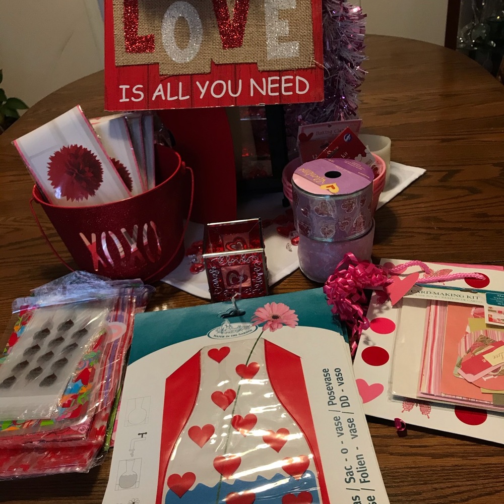 Large Bundle of Valentines Items! Great deal!